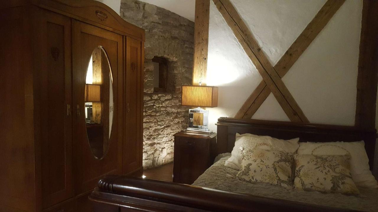 Апартаменты Cozy Old Town Historic House Таллин Экстерьер фото