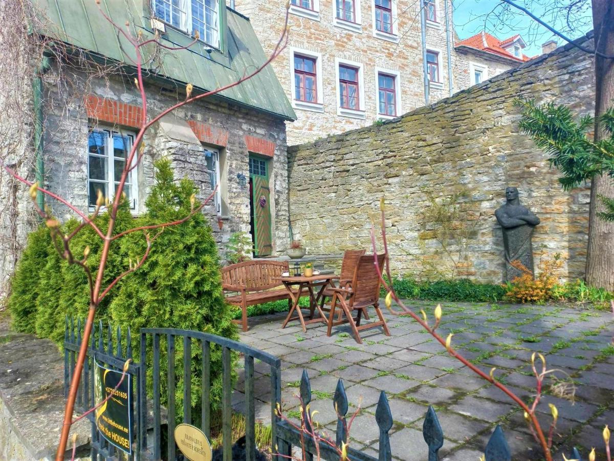 Апартаменты Cozy Old Town Historic House Таллин Экстерьер фото